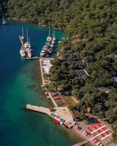 Adaia from the air, a jetty with boats alongside